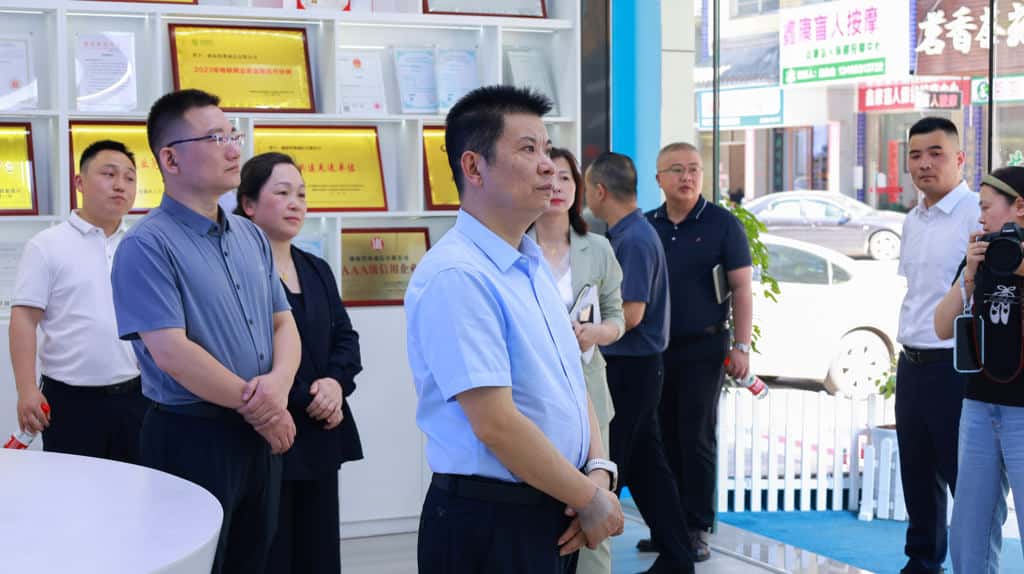 曾志君书记调研塔澳通信 推动新兴产业发展