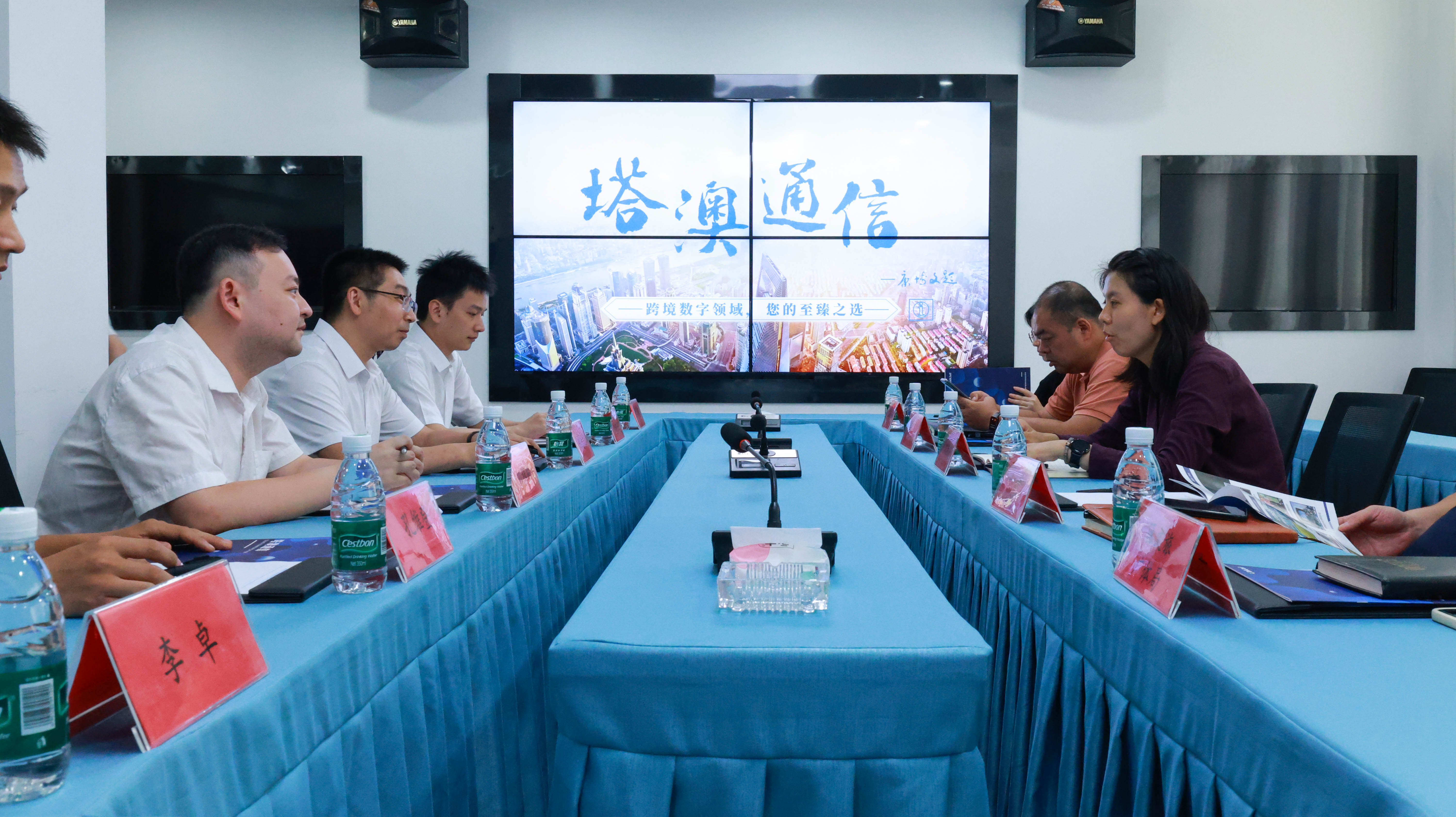 Deputy District Mayor Liu Zhichen of Yuetang District led a team to visit Talk2all to explore the new development of cross-border e-commerce and foreign investment